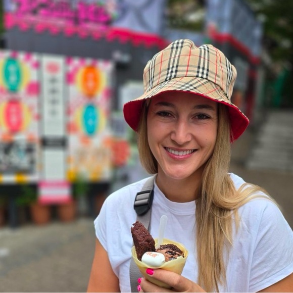 Meet your Posher, Erica - Picture 1 of 1